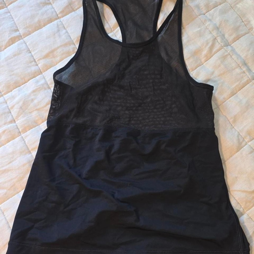 Lululemon Women's Size  Twist Around Tank‎ Top Black Mesh